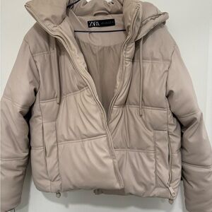 Puffer Zara similar leather